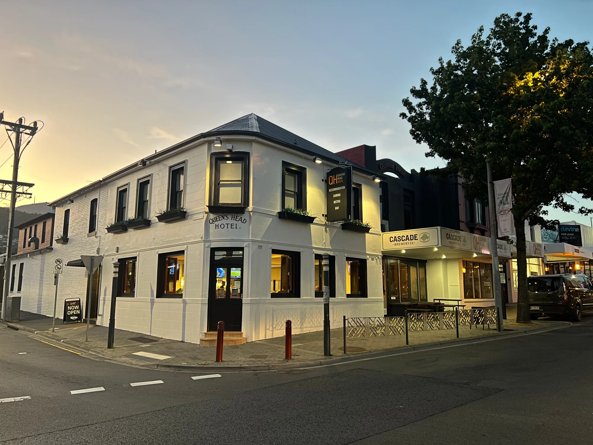 Queen’s Head Hotel at dusk on the corner of Elizabeth Street, North Hobart